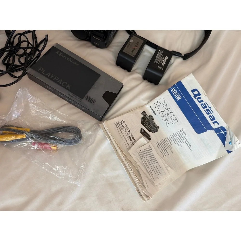 Quasar VM525 QuarterBack VHS-C Camcorder Bundle 80x Digital Zoom EIS Vintage Kit